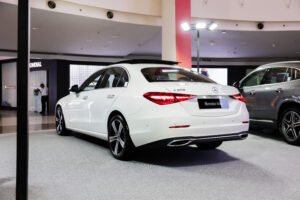 Exterior Front View with Panoramic Sliding Sunroof_4